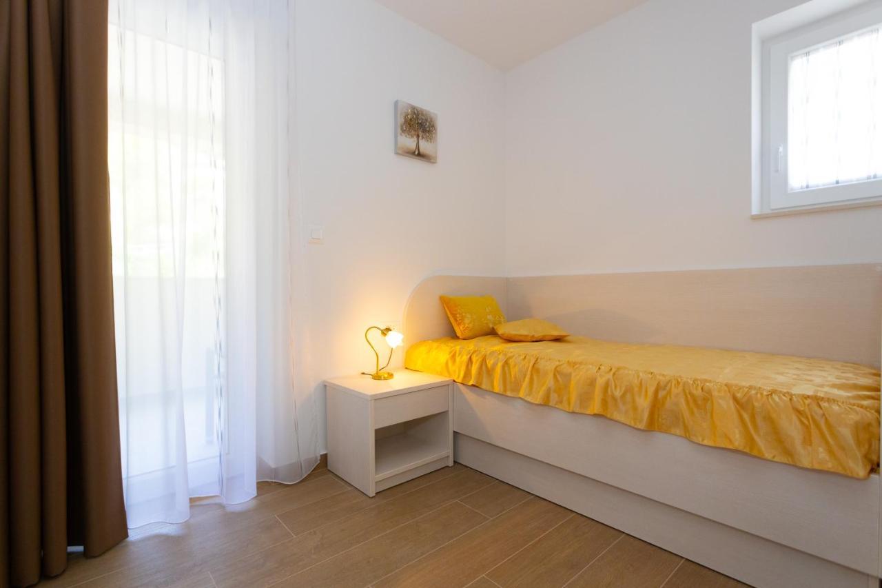 Apartments Vicin Brela Bagian luar foto